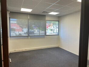 Avenue Du Marin Blanc, Aubagne to rent Interior Photo- Image 2 of 4