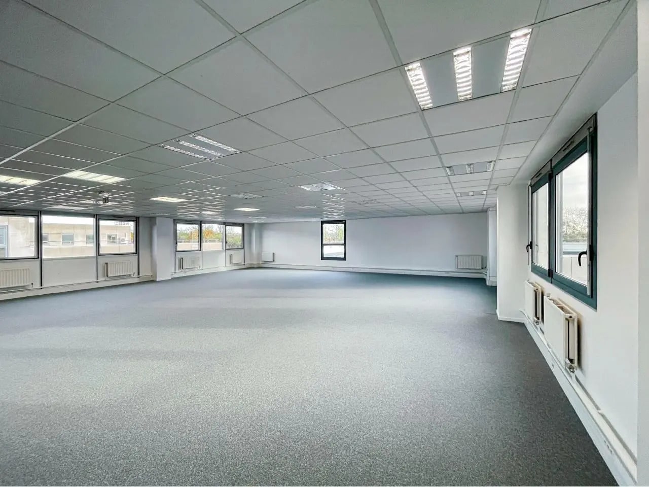 Light Industrial in Fontenay-sous-Bois to rent Building Photo- Image 1 of 16