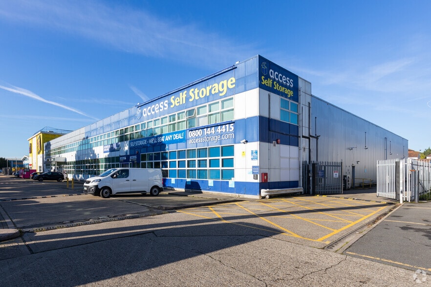 Cray Ave, Orpington to rent - Building Photo - Image 2 of 2