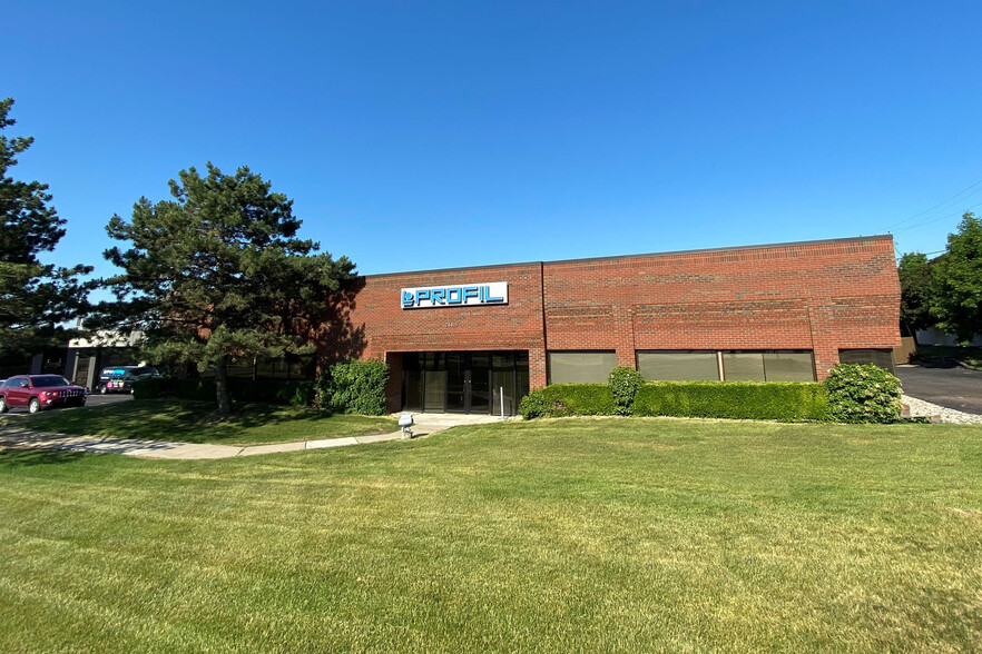 24401-24415 Halsted Rd, Farmington Hills, MI for sale - Primary Photo - Image 1 of 1