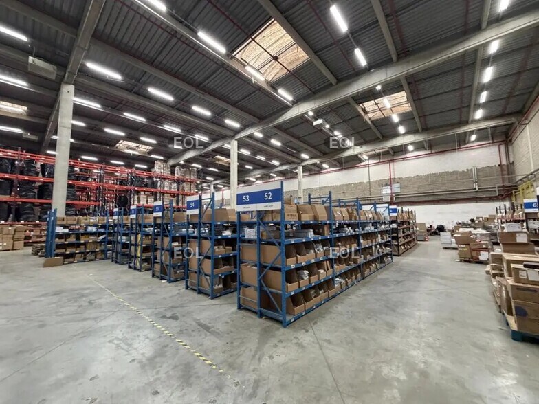 Industrial in SAINT-OUEN-L'AUMONE to rent - Building Photo - Image 1 of 7