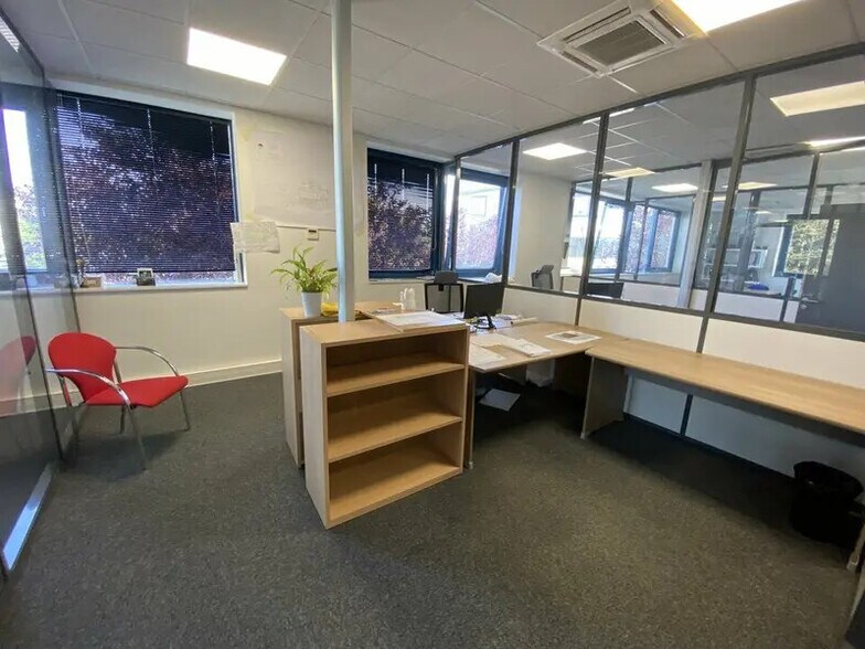 Office in Écully to rent - Interior Photo - Image 2 of 8