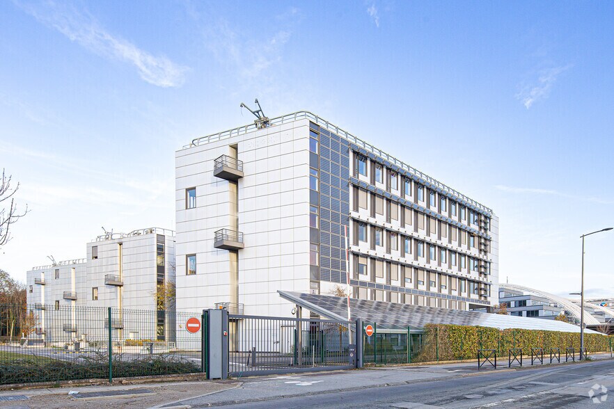 11-13 Avenue Du Maréchal Juin, Meudon to rent - Building Photo - Image 2 of 6