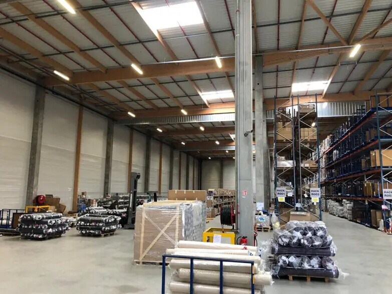 Industrial in Marly-la-Ville to rent - Interior Photo - Image 3 of 8