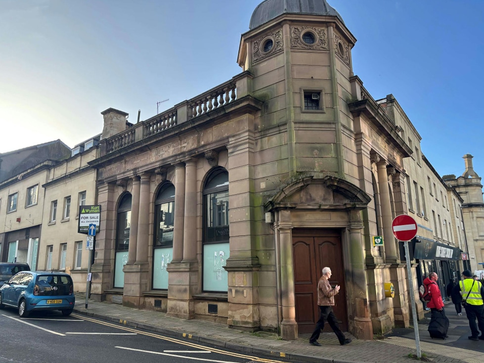 25-26 George St, Stroud to rent Primary Photo- Image 1 of 3