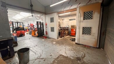 Bowlers Croft, Basildon to rent Interior Photo- Image 2 of 8