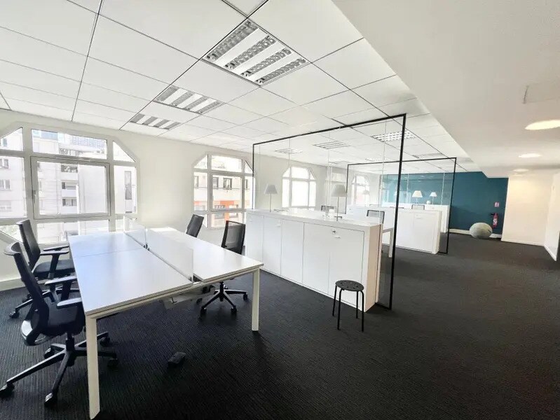 Office in Puteaux to rent Building Photo- Image 1 of 9