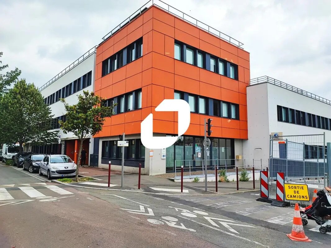 Office in Bondy to rent Building Photo- Image 1 of 7