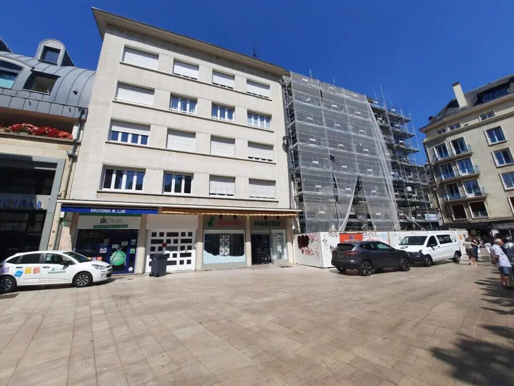 Location Commerce 99 m² - Photo 1