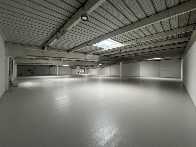 Industrial in Maurepas for sale - Building Photo - Image 1 of 13