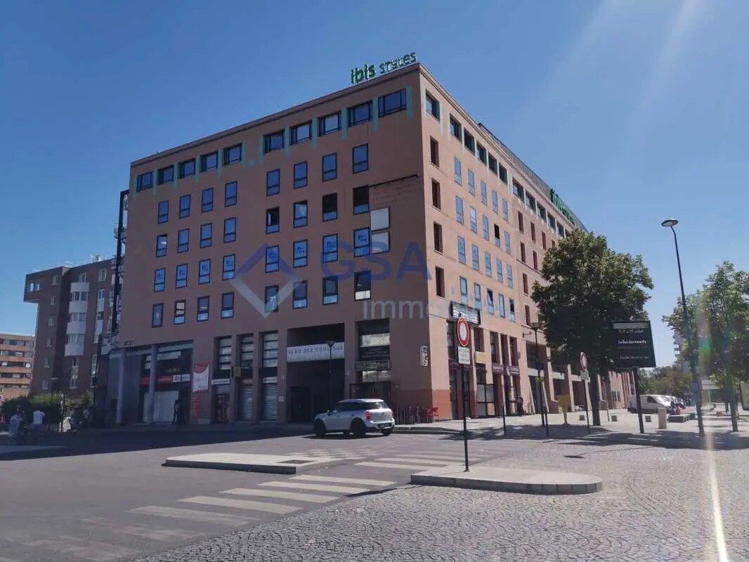 Office in Évry-Courcouronnes for sale Building Photo- Image 1 of 13