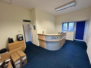 56 Station Rd, Port Talbot to rent Interior Photo- Image 1 of 7