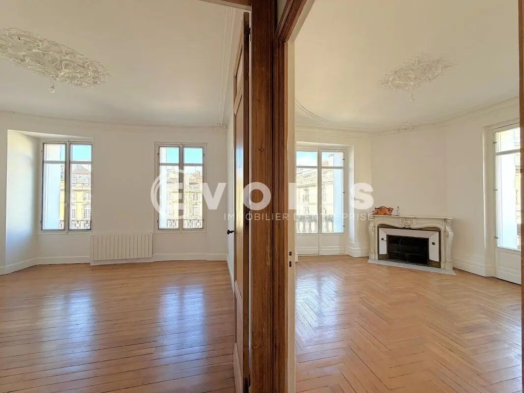 Office in Bordeaux to rent Interior Photo- Image 1 of 7