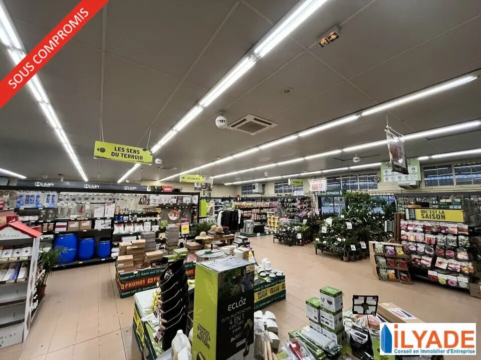 Vente Commerce 1 200 m² - Photo 1