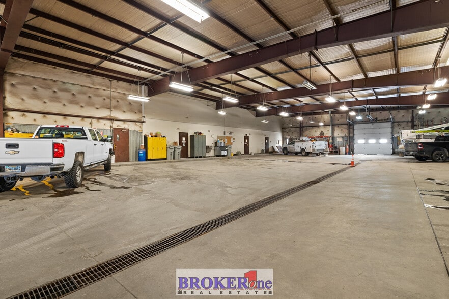 300 N Walsh Dr, Casper, WY to rent - Interior Photo - Image 2 of 22