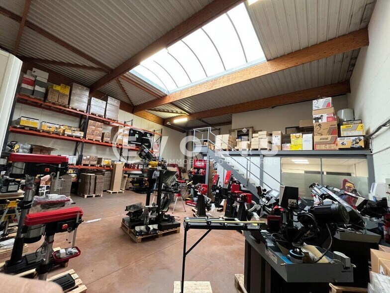 Light Industrial in Décines-Charpieu to rent - Interior Photo - Image 3 of 20