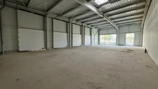 Location Commerce 293 m² - Photo 1