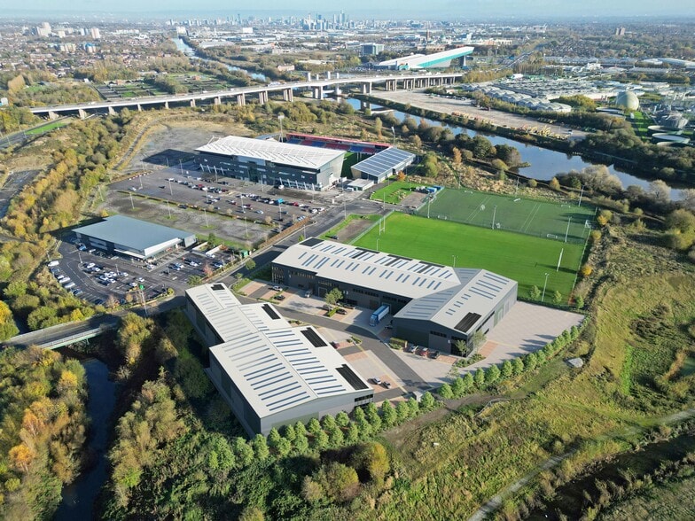 Westside, Manchester to rent - Building Photo - Image 2 of 5