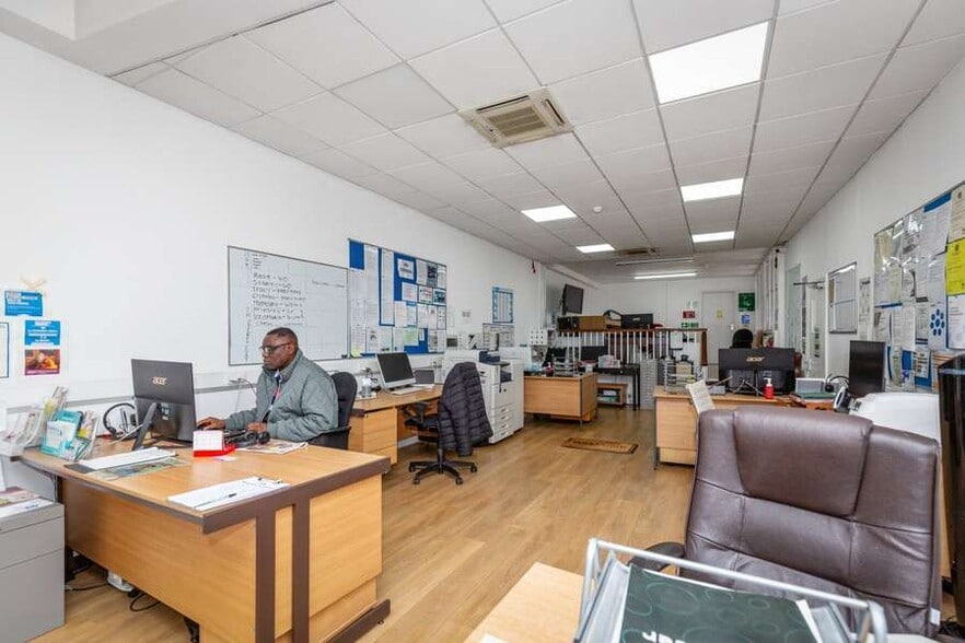 308-310 High St portfolio of 2 properties for sale on LoopNet.co.uk - Building Photo - Image 3 of 9