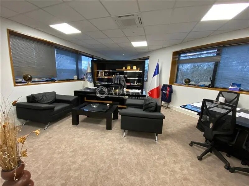 Office in Champs-sur-Marne to rent Interior Photo- Image 1 of 9