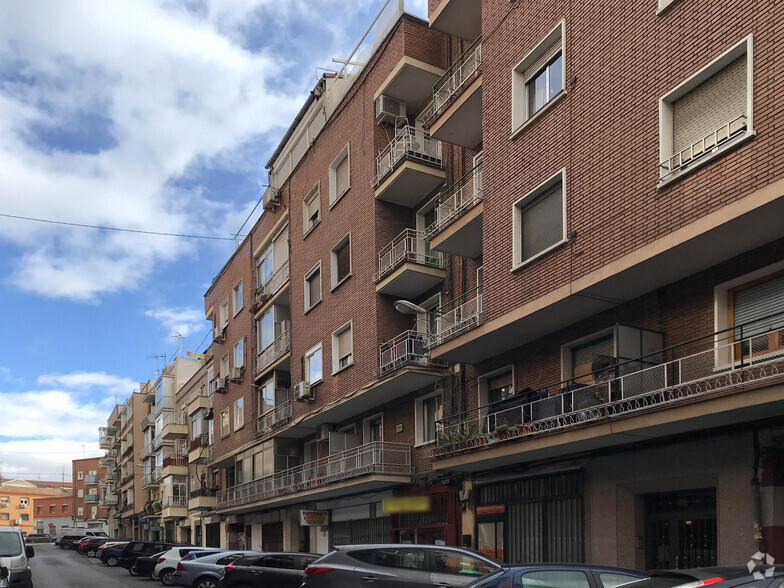 Calle De Enrique Fuentes, 23, Madrid, Madrid for rent - Primary Photo - Image 1 of 2