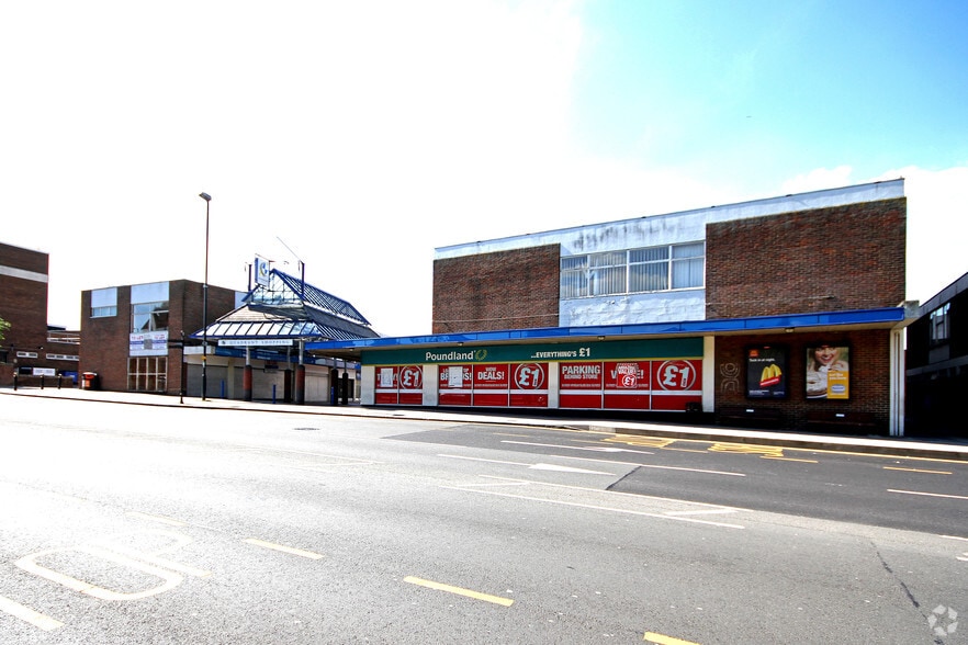 Nicholas Way, Dunstable for sale - Building Photo - Image 2 of 3