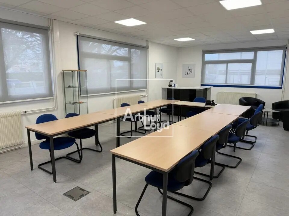 Light Industrial in Vaux-le-Pénil for sale Interior Photo- Image 1 of 9