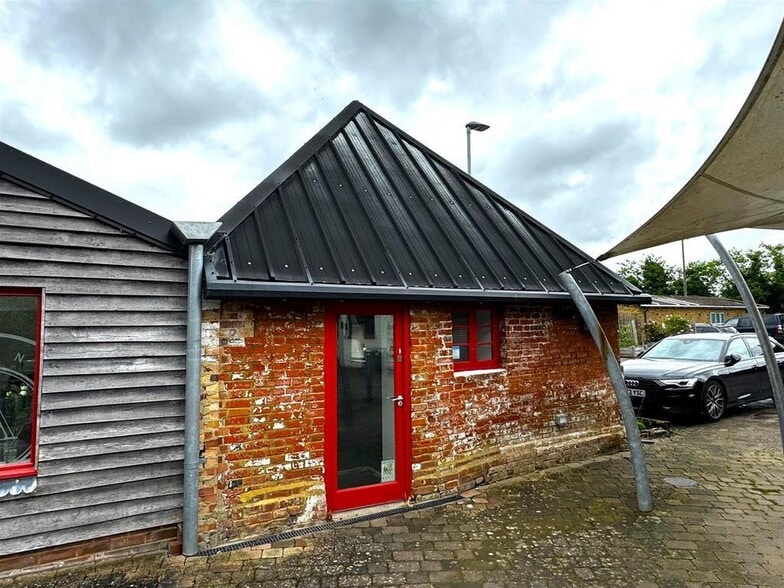 9 Brogdale Rd, Faversham to rent - Building Photo - Image 2 of 6