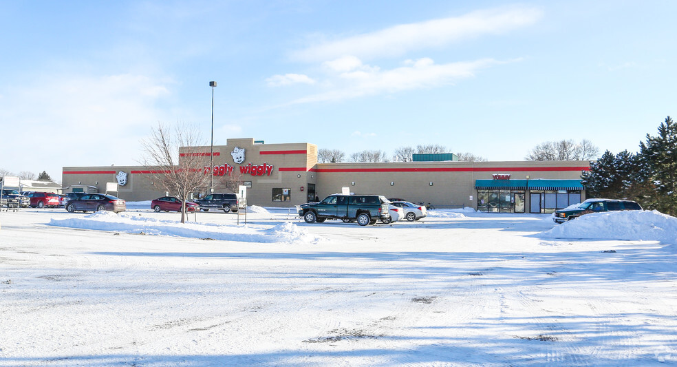 125-131 University Dr, Fond Du Lac, WI for rent - Primary Photo - Image 1 of 20