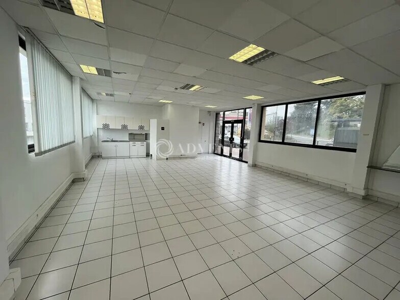 Office in Joinville-le-Pont to rent - Interior Photo - Image 3 of 5