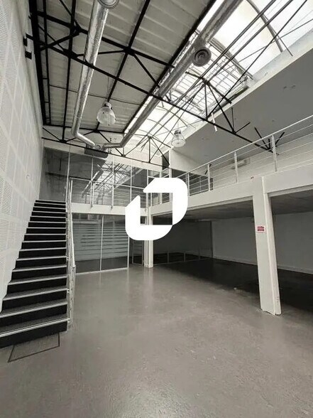 Light Industrial in Nanterre to rent - Building Photo - Image 2 of 21