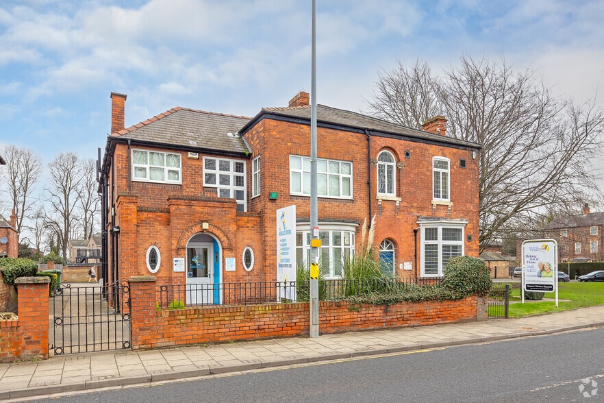 4-6 Dudley St, Grimsby to rent - Building Photo - Image 2 of 2