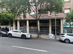 Retail in Barcelona, Barcelona to rent Construction Photo- Image 1 of 7