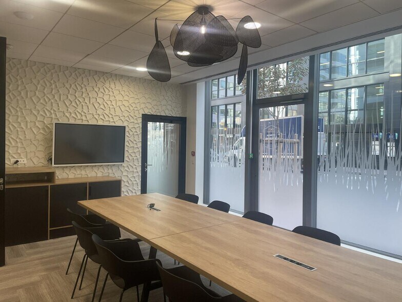 1 Rue Mozart, Clichy to rent - Building Photo - Image 3 of 25
