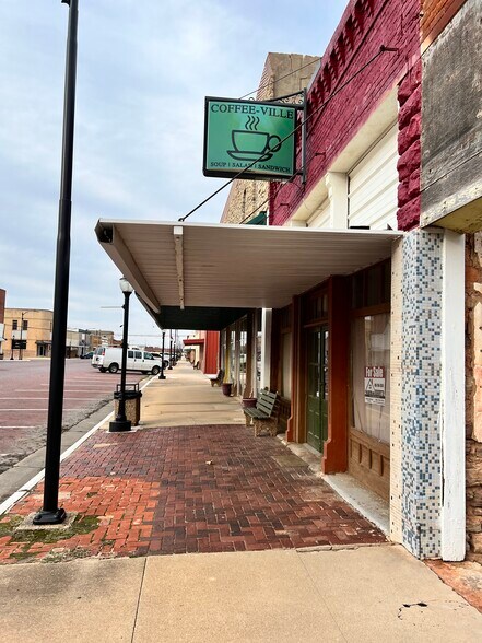 317 S Main St, Lindsay, OK for sale - Building Photo - Image 2 of 24