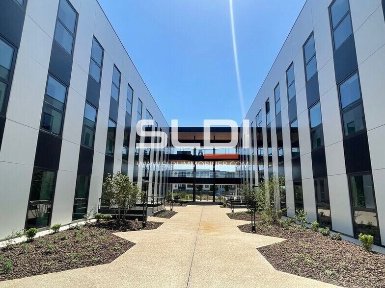 Office in Genas to rent - Building Photo - Image 3 of 10