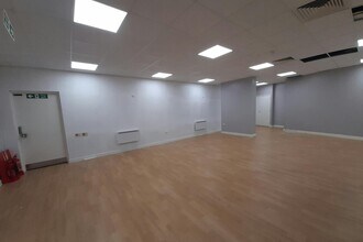 Alencon Link, Basingstoke to rent Interior Photo- Image 2 of 5