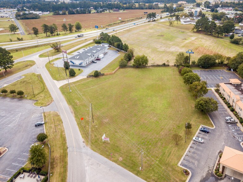 E Pearsall St, Dunn 28334 UK