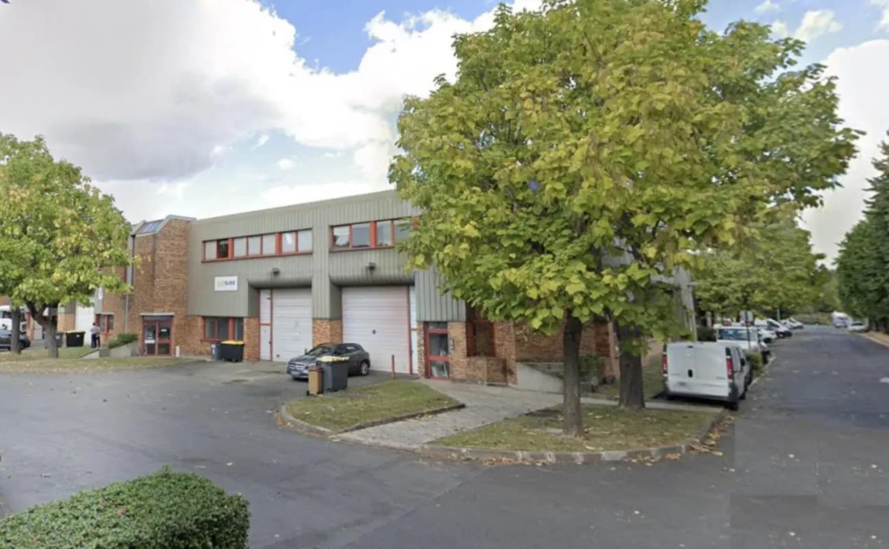 Light Industrial in Bondy to rent Building Photo- Image 1 of 10