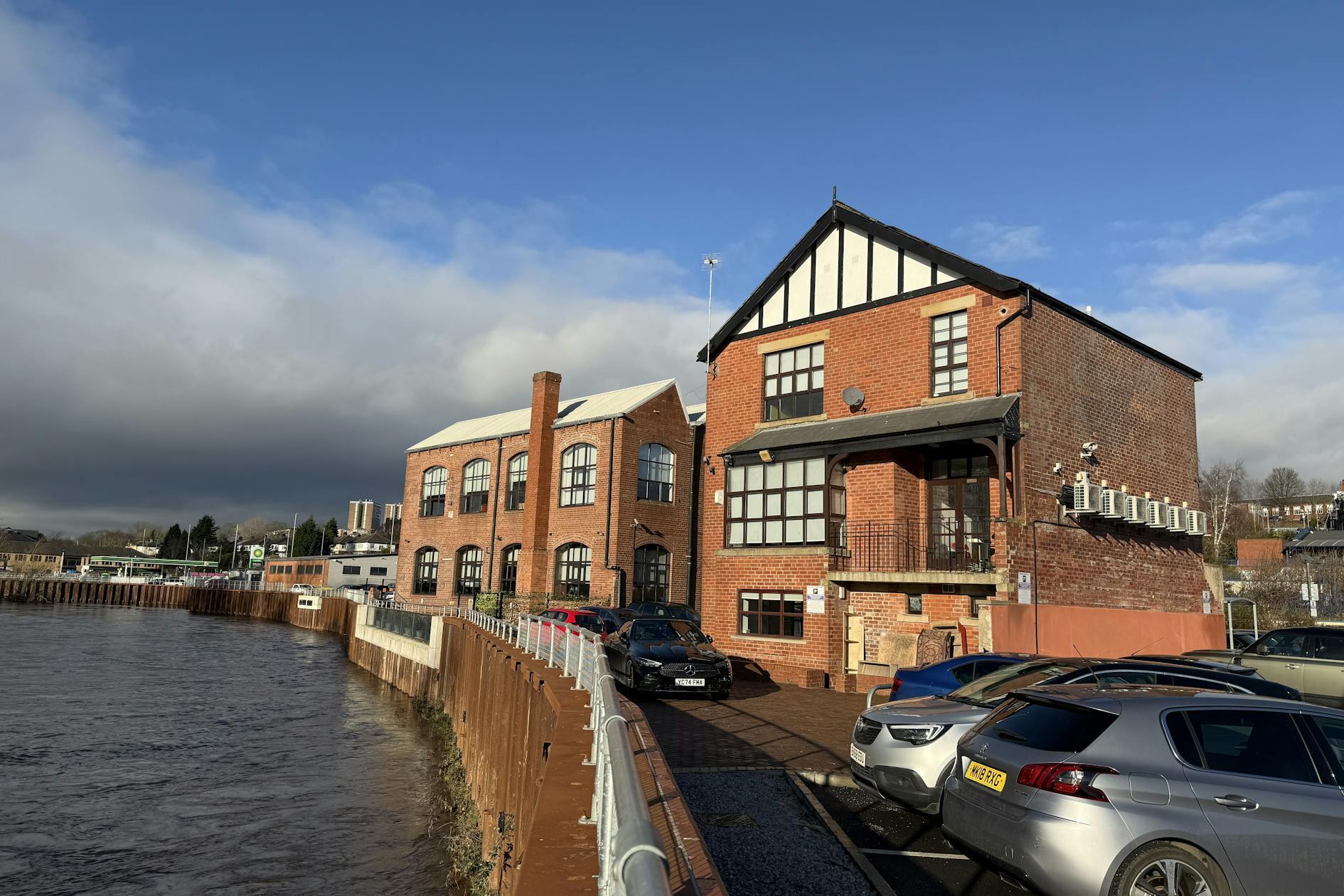 423 Kirkstall Rd, Leeds to rent Building Photo- Image 1 of 4