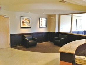 74199 El Paseo Dr, Palm Desert, CA to rent Interior Photo- Image 2 of 7