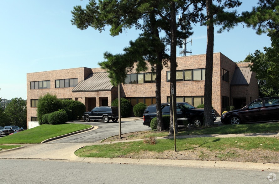 8 Shackleford Plz, Little Rock, AR to rent - Primary Photo - Image 2 of 12