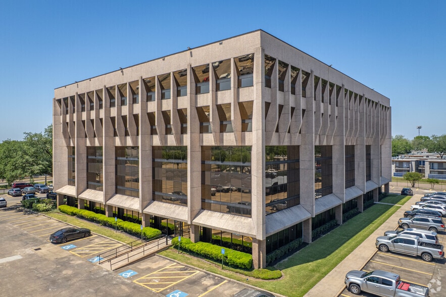 10101 Fondren Rd, Houston, TX to rent - Building Photo - Image 3 of 17