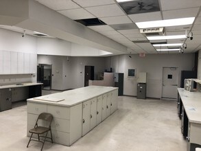 100 W Russell St, Fayetteville, NC to rent Interior Photo- Image 1 of 10