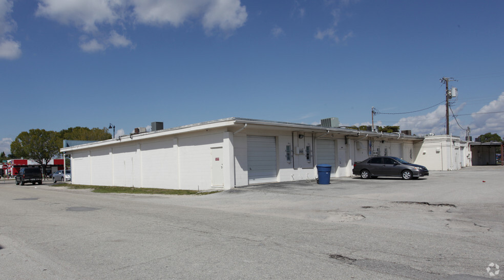 3341-3355 Fowler St, Fort Myers, FL for rent - Building Photo - Image 2 of 3