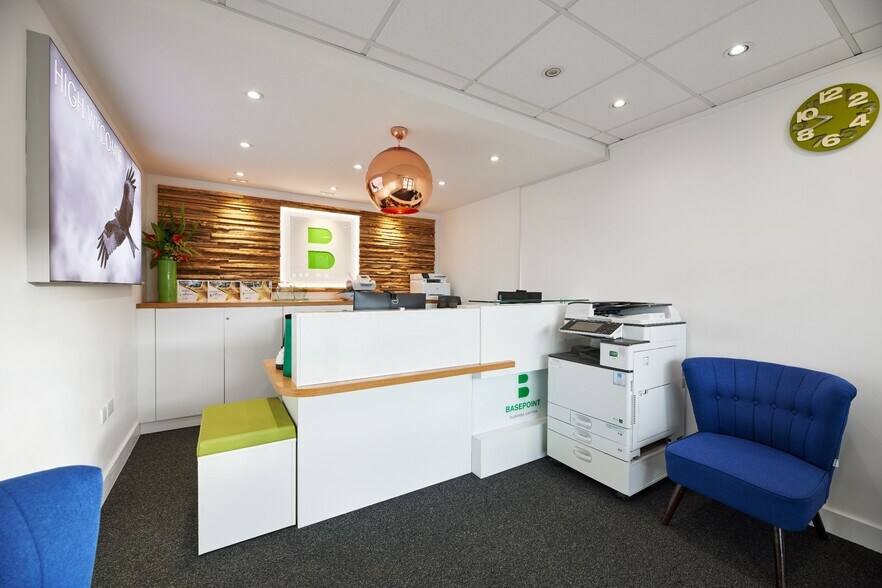Lincoln Rd, High Wycombe to rent - Interior Photo - Image 2 of 4