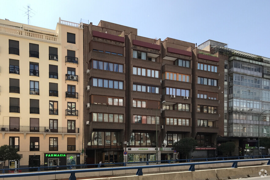 Calle Raimundo Fernández Villaverde, 14, Madrid, Madrid for rent - Primary Photo - Image 1 of 2