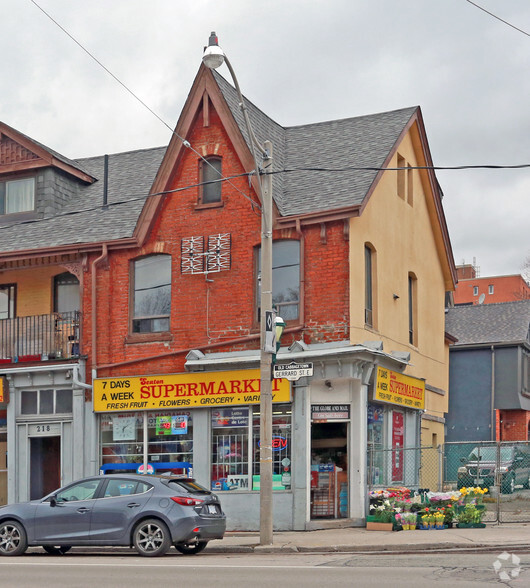 220 Gerrard St E, Toronto, ON for rent - Primary Photo - Image 1 of 3