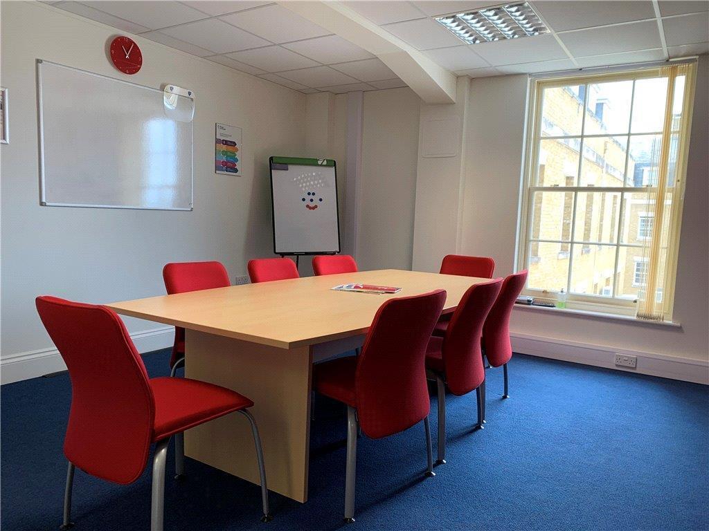 Queen Mother Sq, Dorchester to rent Interior Photo- Image 1 of 10
