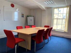 Queen Mother Sq, Dorchester to rent Interior Photo- Image 1 of 10